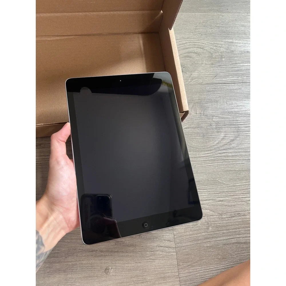 Apple IPad Air A1474 16GB WiFi 9.7